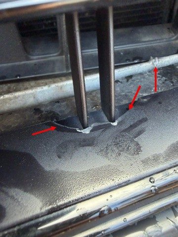 Kühlergrill gebrochen Frontschaden dokumentiert
